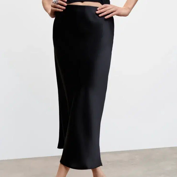 [SOLD OUT] (택달린 새상품) 망고 mango 블랙 새틴 롱 스커트 실키 스커트