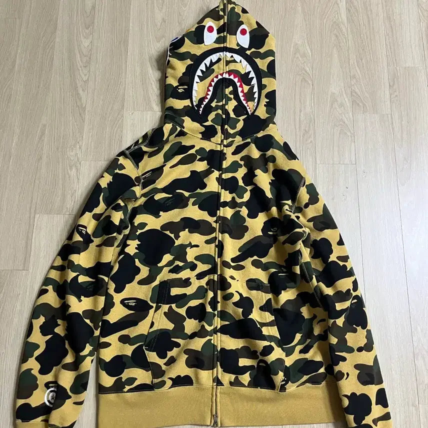 [SOLD OUT] 베이프  샤크후드 황계 팝니다(xl)