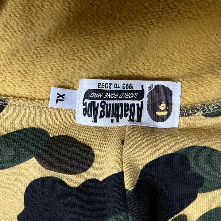 [SOLD OUT] 베이프  샤크후드 황계 팝니다(xl)