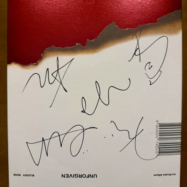[BUNJANG] Le Sserafim UNFORGIVEN Signed Album / 르세라핌 사인 UNFORGIVEN 친필 싸인 앨범