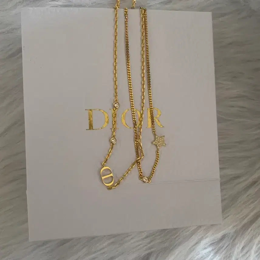 [BUNJANG] Dior CD &amp; Star Charm Gold Necklace / 디올 CD/별 장식 골드 목걸이