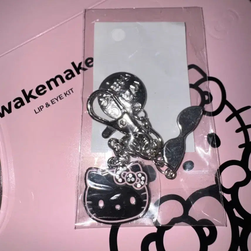 [SOLD OUT] 웨이크메이크X키티 참 키링