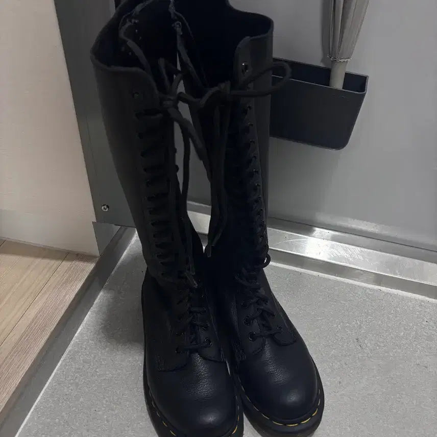 [BUNJANG] Dr. Martens 1B60 Virginia Black 20 Hole Boots / 닥터마틴 1B60 버지니아 블랙 20홀 부츠 220
