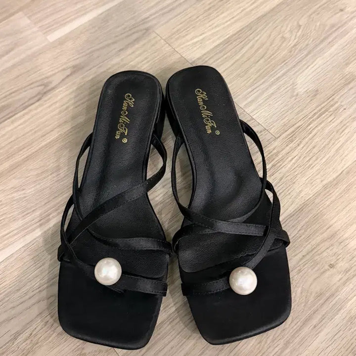 [BUNJANG] Pearl Embellished Black Strap Sandals / 진주 장식 블랙 스트랩 샌들