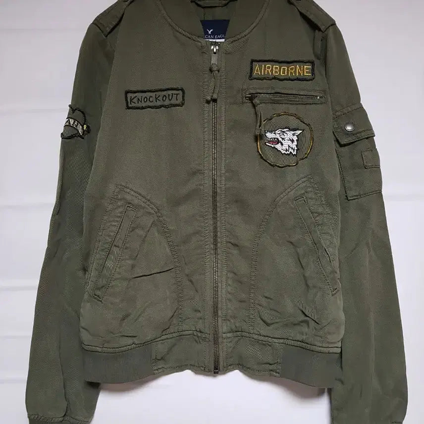 [SOLD OUT] 아메리칸이글 카키 봄버 자켓 패치 장식