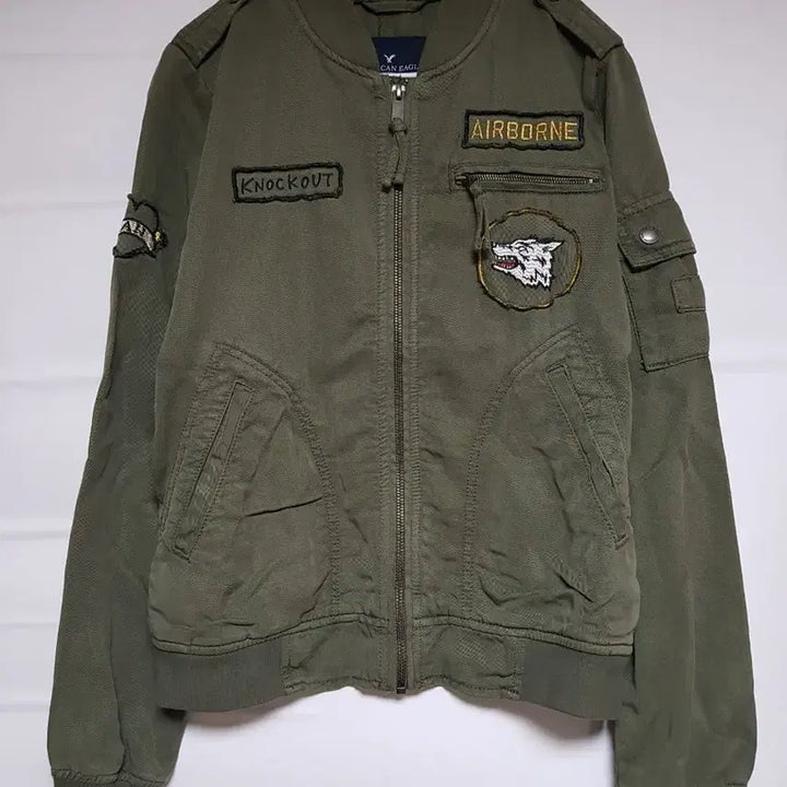 [SOLD OUT] 아메리칸이글 카키 봄버 자켓 패치 장식