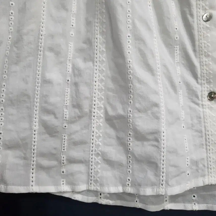 [BUNJANG] MODS Cotton Punching Blouse / MODS 모즈 순면 펀칭 블라우스(새상품)