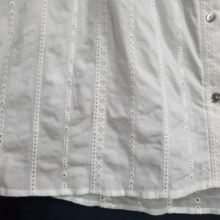 [BUNJANG] MODS Cotton Punching Blouse / MODS 모즈 순면 펀칭 블라우스(새상품)