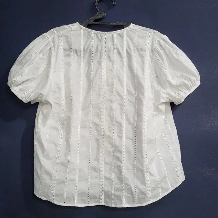 [BUNJANG] MODS Cotton Punching Blouse / MODS 모즈 순면 펀칭 블라우스(새상품)