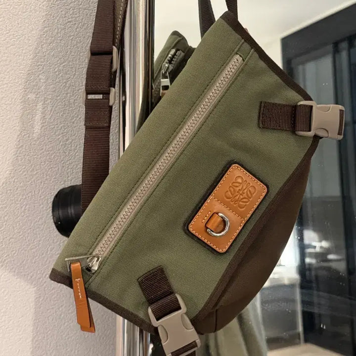 [SOLD OUT] 로에베 로고 미니 크로스백 미니백