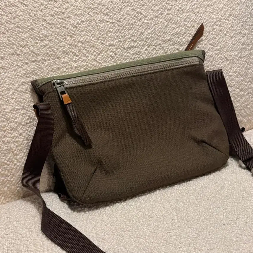[SOLD OUT] 로에베 로고 미니 크로스백 미니백