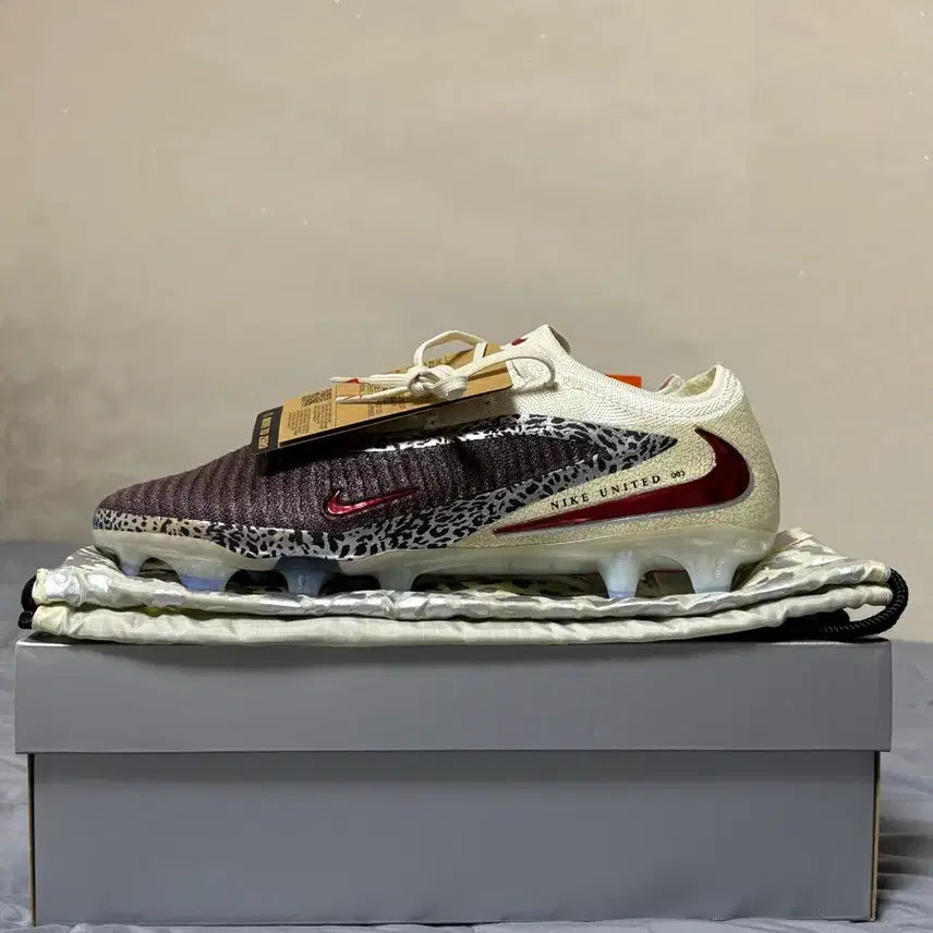 [BUNJANG] Nike Phantom 6 Low Elite Sneakers / 나이키 유나이티드 팬텀 6 로우 엘리트 280