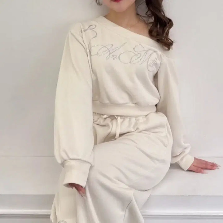 [BUNJANG] An Mille Logo Sweatshirt and Sweatpants Set / 상하의 셋업 안미르 An MILLE 로고 맨투맨 스웨트 세트 트레이닝