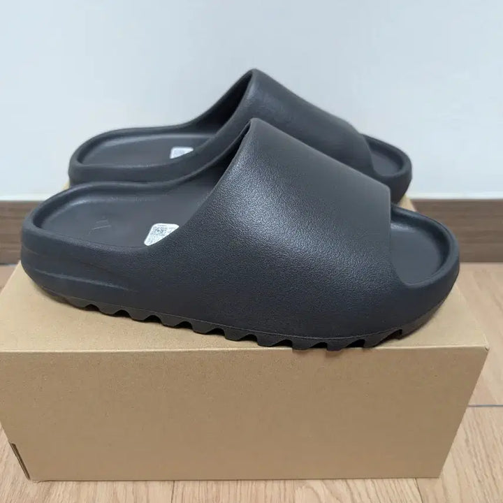 [BUNJANG] Adidas Yeezy Slide Onyx 275 / (새상품)아디다스 이지 슬라이드 오닉스 275