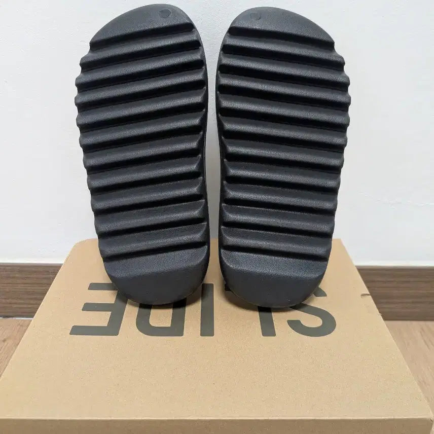 [BUNJANG] Adidas Yeezy Slide Onyx 275 / (새상품)아디다스 이지 슬라이드 오닉스 275