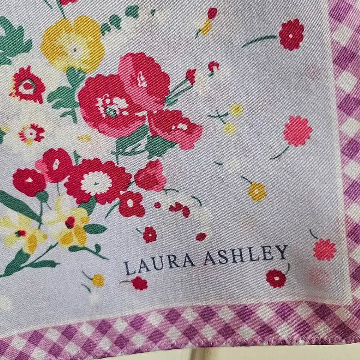 [BUNJANG] Laura Ashley Cotton Handkerchief Scarf / 미사용)로라애슐리 대형 손수건스카프