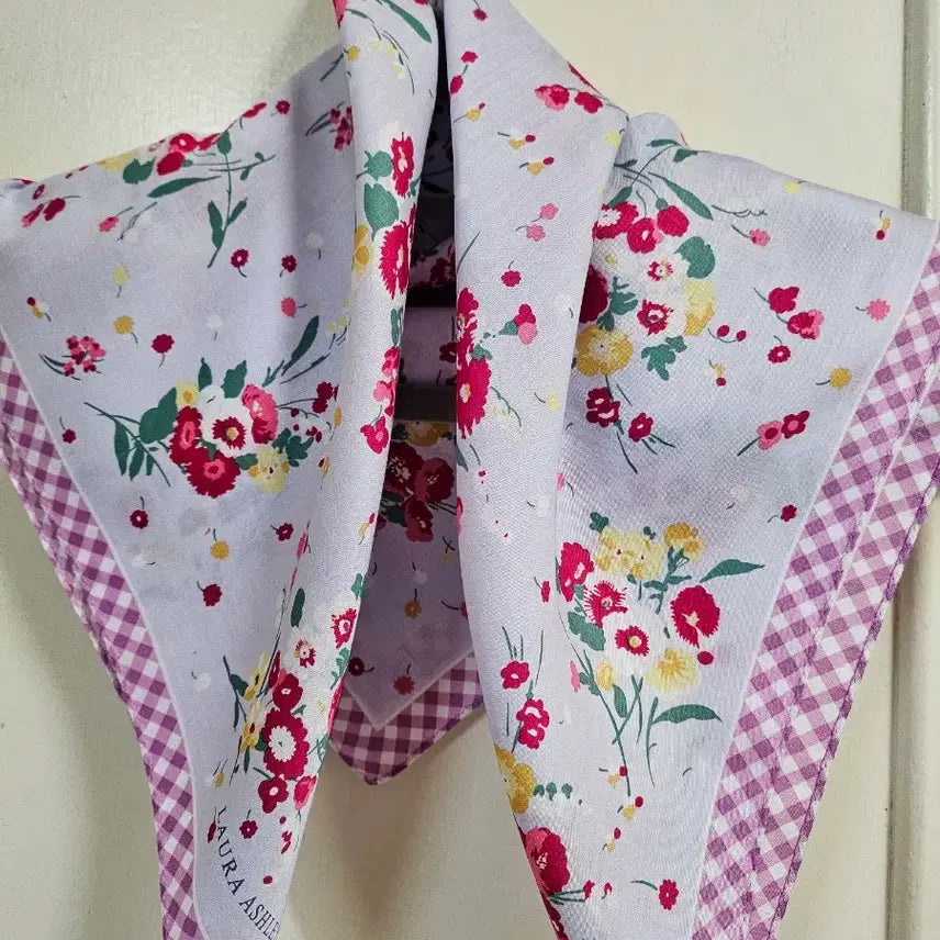 [BUNJANG] Laura Ashley Cotton Handkerchief Scarf / 미사용)로라애슐리 대형 손수건스카프
