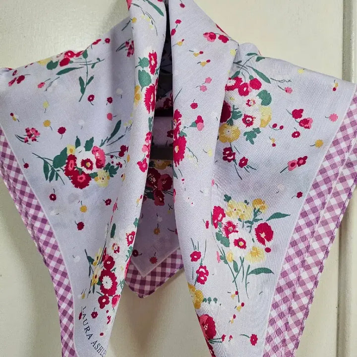 [BUNJANG] Laura Ashley Cotton Handkerchief Scarf / 미사용)로라애슐리 대형 손수건스카프