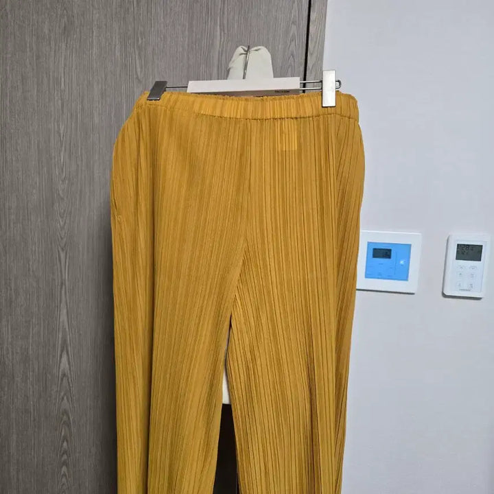 [BUNJANG] ANDIATA Mustard Pleated Pants Banding Size L / ANDIATA 머스타드 플리츠 주름 바지 밴딩 L