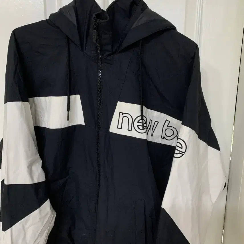 [SOLD OUT] 뉴발란스 블랙/화이트 후드 바람막이 여m