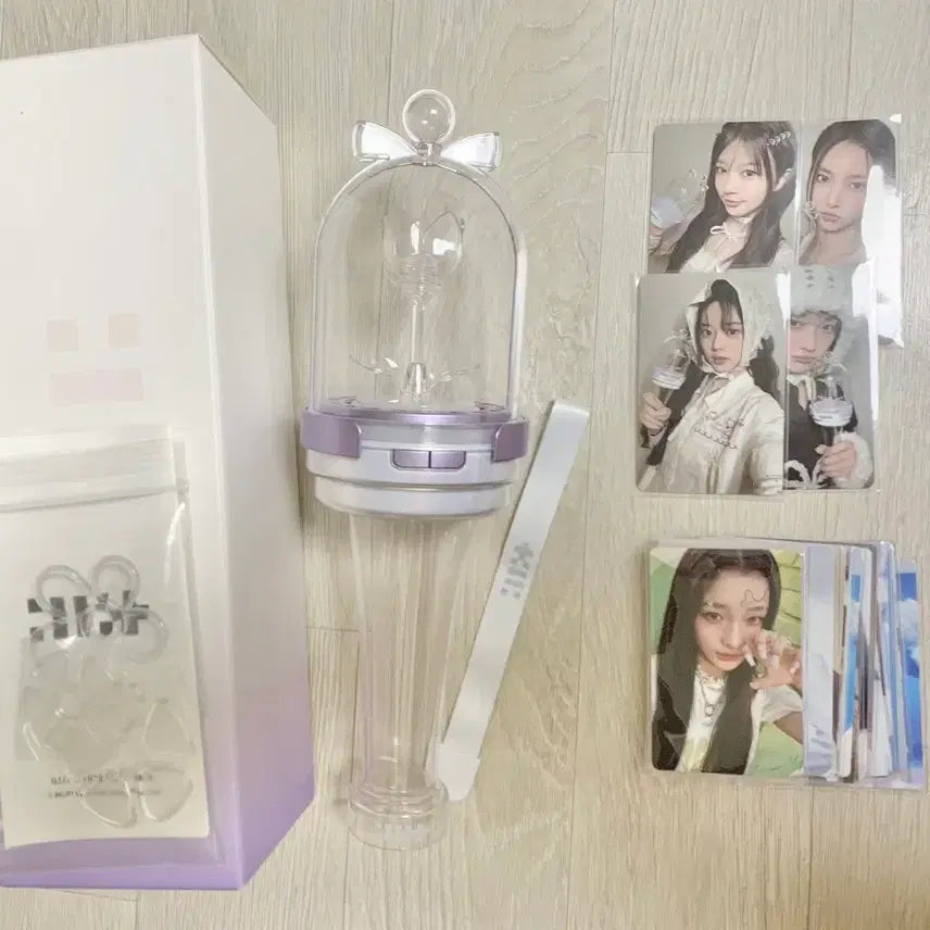 [BUNJANG] ILLIT Lightstick Bundle Set with Member Photocards / 아일릿 응원봉 포카 일괄 판매 윤아민주모카원희이로하