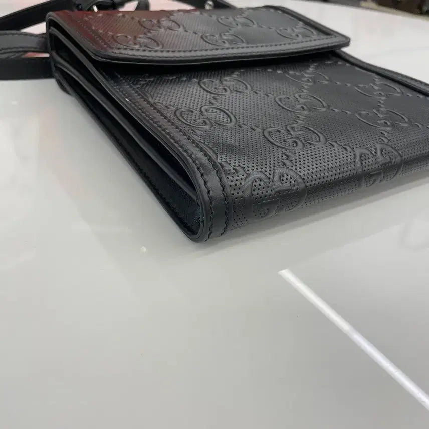 [BUNJANG] Gucci GG Emboss Messenger Crossbody Bag / 구찌 GG 엠보스 메신저 크로스백