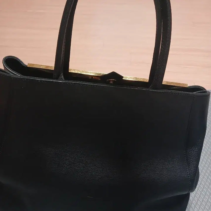 [SOLD OUT] 펜디 블랙 가죽 토트백 라지사이즈