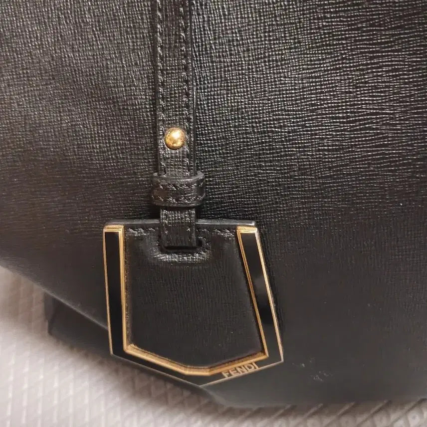 [SOLD OUT] 펜디 블랙 가죽 토트백 라지사이즈