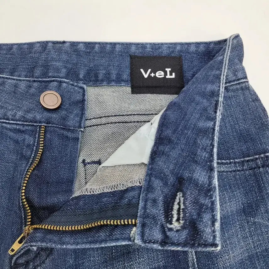 [BUNJANG] V+eL Artist Lettering Cutting Jeans / 보브 V+eL 아티스트 레트링 컷팅 청바지 / 여 55 (64-94)