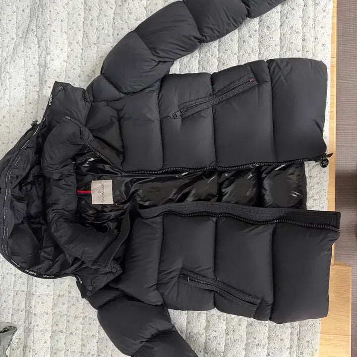 [SOLD OUT] 몽클레어 블랙 패딩