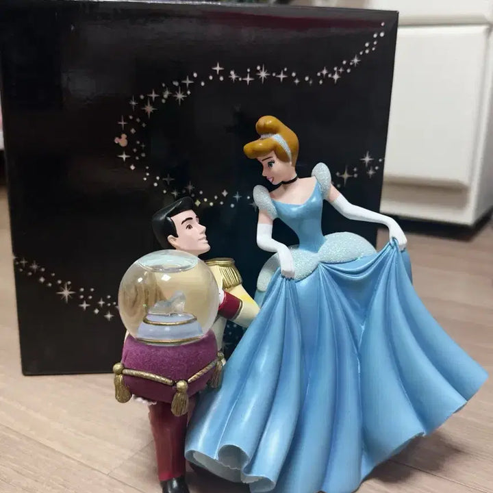 [BUNJANG] Disney Cinderella Snow Globe Music Box Figure / 찐막할인!) 디즈니 신데렐라 스노우볼 오르골 피규어