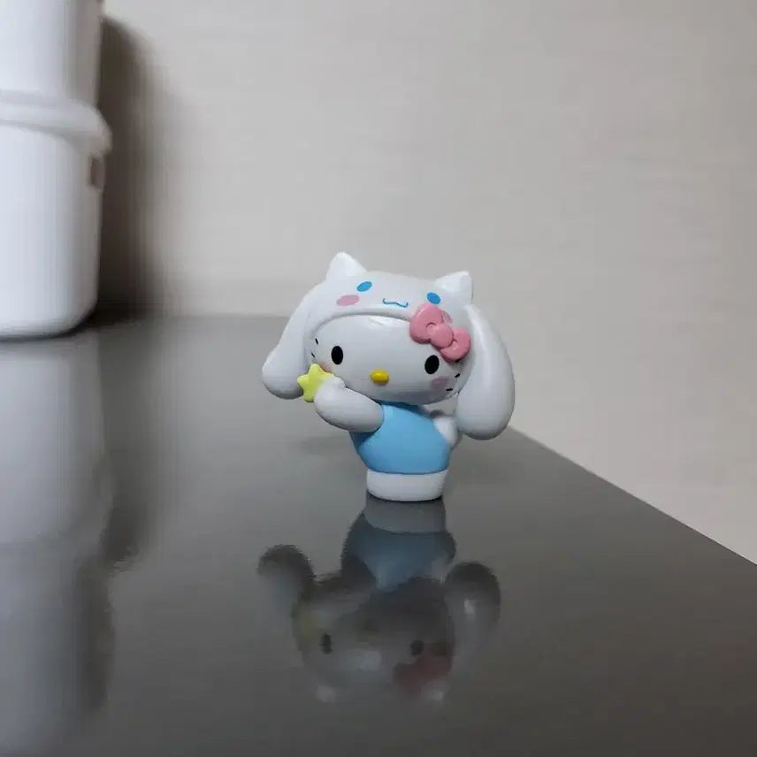 [BUNJANG] Sanrio Hello Kitty Cinnamoroll Figure / 산리오 헬로키티 시나모롤 탈 피규어