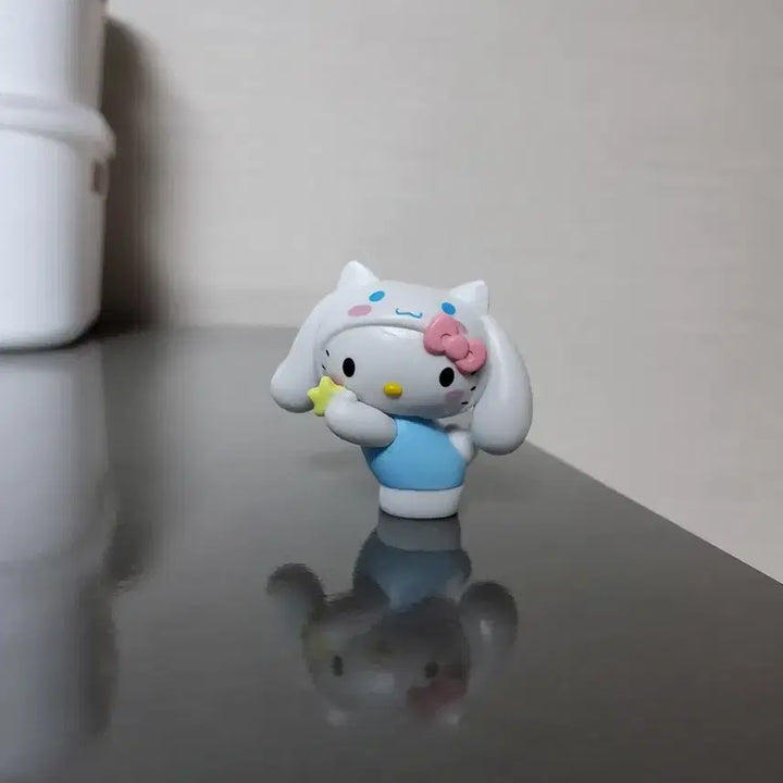 [BUNJANG] Sanrio Hello Kitty Cinnamoroll Figure / 산리오 헬로키티 시나모롤 탈 피규어