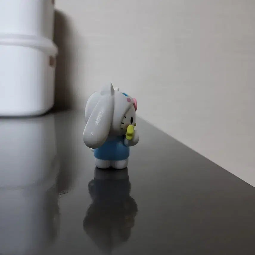 [BUNJANG] Sanrio Hello Kitty Cinnamoroll Figure / 산리오 헬로키티 시나모롤 탈 피규어