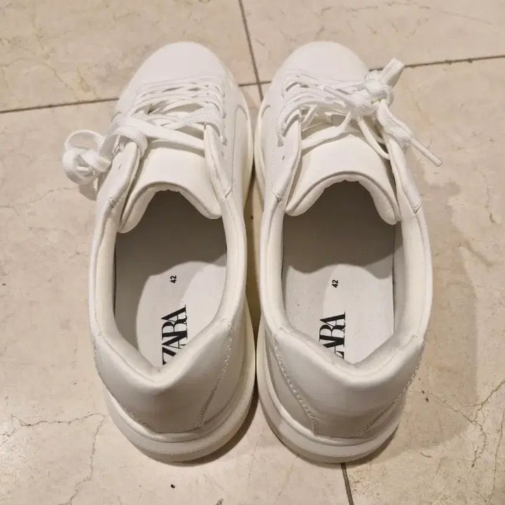 [SOLD OUT] 자라 화이트 스니커즈 42사이즈