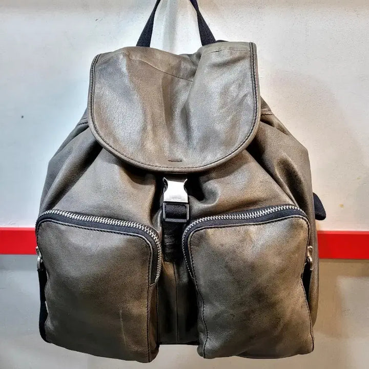 [BUNJANG] Prada Two-Pocket Leather Backpack / 정품 프라다 투 포켓 가죽 백팩