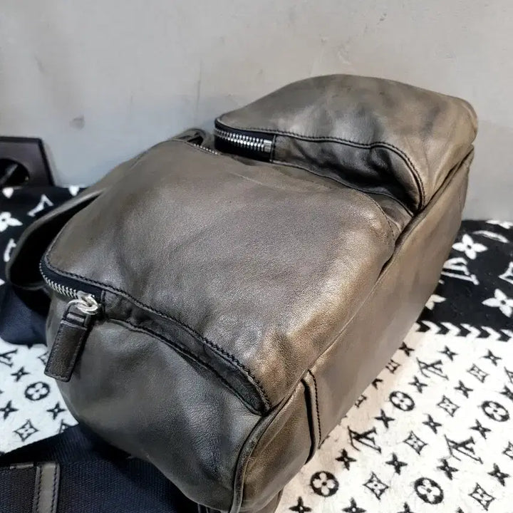 [BUNJANG] Prada Two-Pocket Leather Backpack / 정품 프라다 투 포켓 가죽 백팩