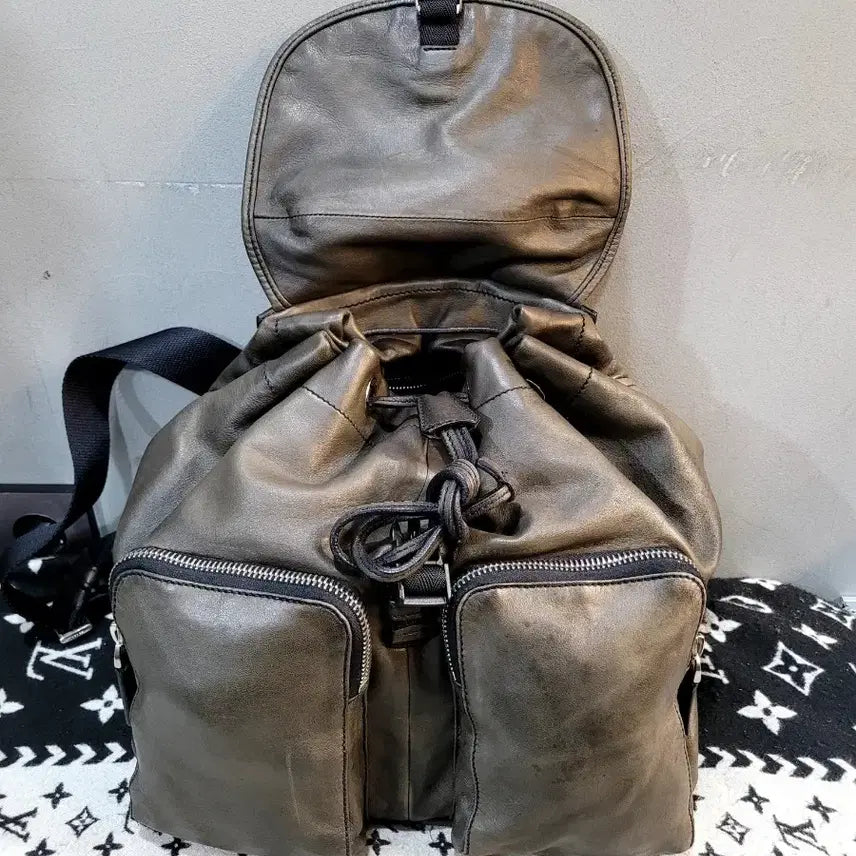 [BUNJANG] Prada Two-Pocket Leather Backpack / 정품 프라다 투 포켓 가죽 백팩