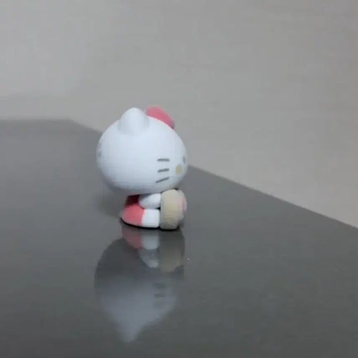 [SOLD OUT] (5월까지 할인)스튜디오 하늘&amp;산리오 콜라보 헬로키티 플로피 피규어