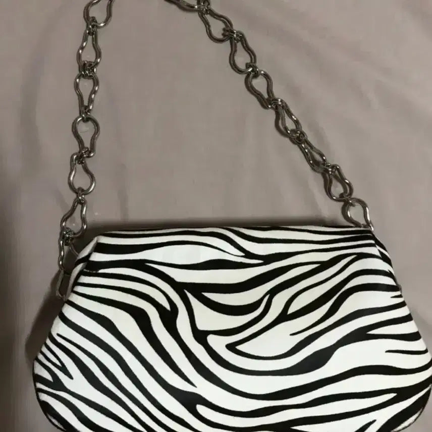 [BUNJANG] Osoi Dutch Brot Zebra Shoulder Bag / Osoi 오소이 2020 캡슐컬렉션 더치 브로트 지브라 숄더백