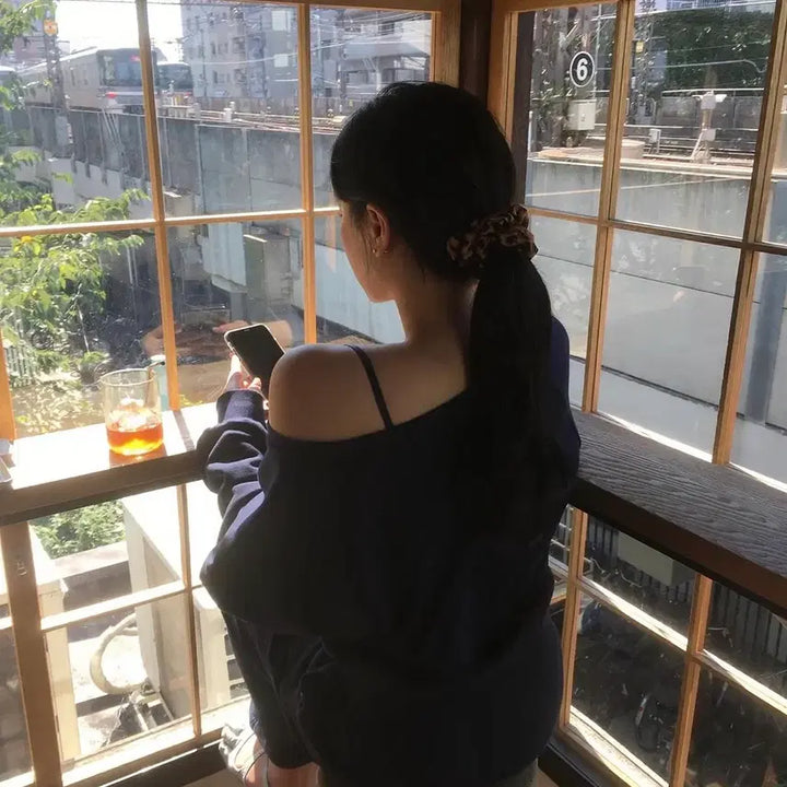 [BUNJANG] Onedmin Off Shoulder Sweatshirt / 온드민 off shoulder sweatshirts 언발 오프숄더 맨투맨