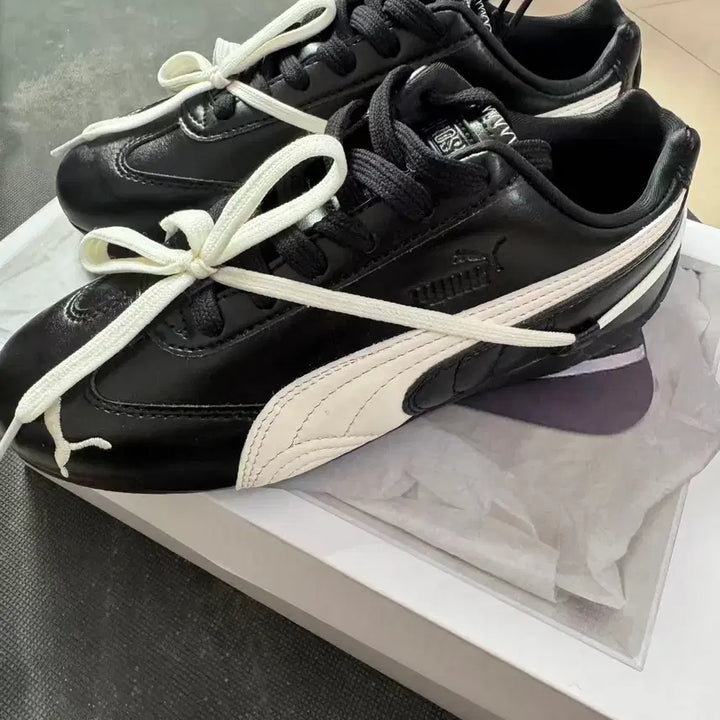 [SOLD OUT] 푸마 x 로제 스피드캣 PRM 블랙 웜 화이트 250MM