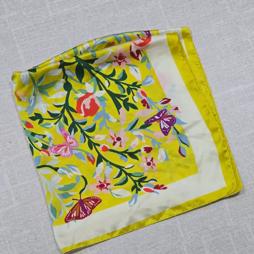 [BUNJANG] Floral Butterfly Pattern Scarf / 플라워 나비 패턴 스카프