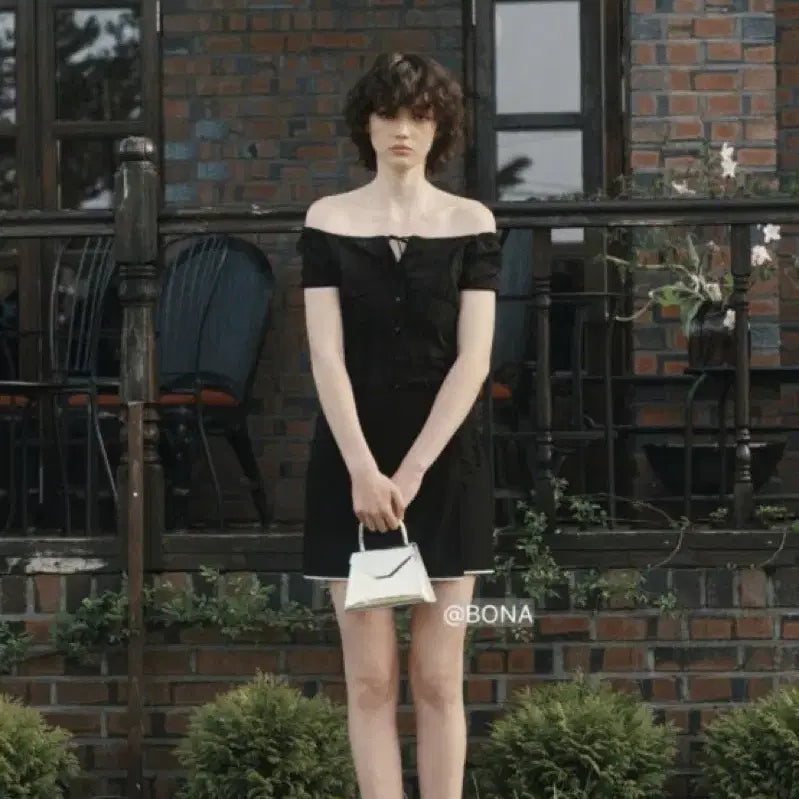 [BUNJANG] 아비에무아 오프-더-숄더 핀턱 코튼 블라우스 3 블랙 / 아비에무아 오프-더-숄더 핀턱 코튼 블라우스 3 블랙