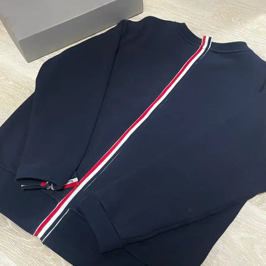 [SOLD OUT] [3, 백화점판] 톰브라운 백삼선 맨투맨 네이비