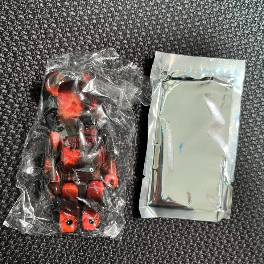 [SOLD OUT] 베어브릭 44탄 SF 기묘 정