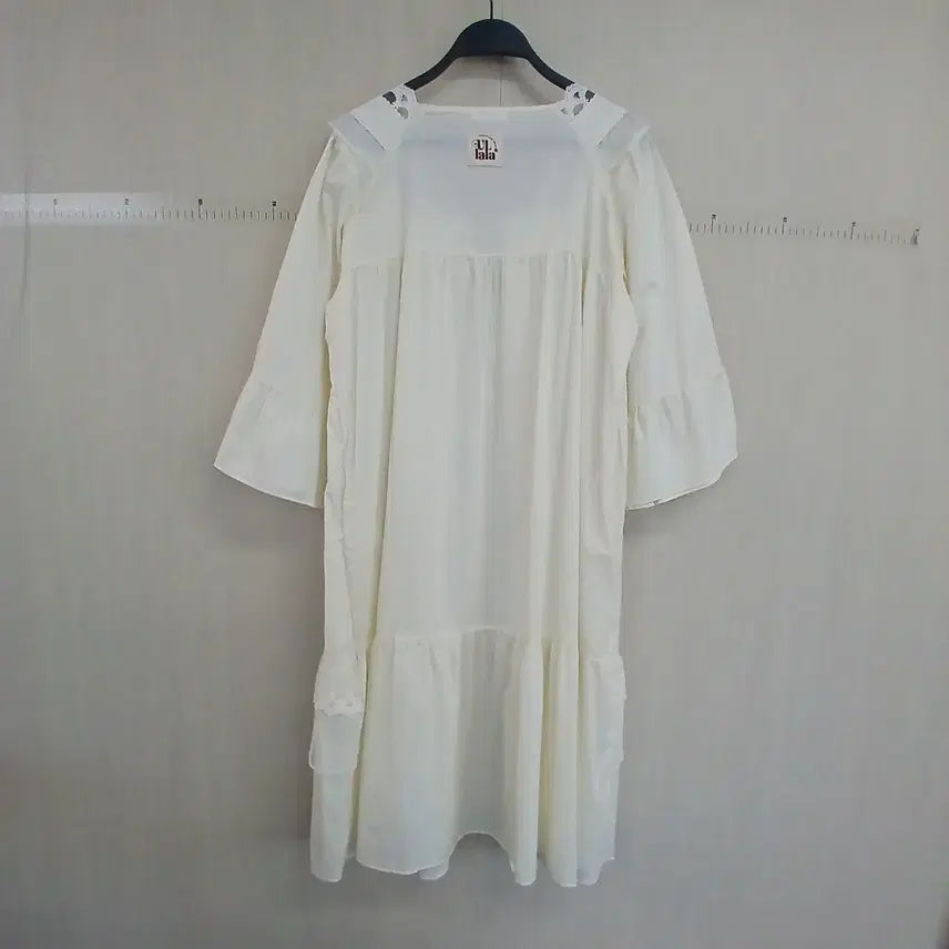 [SOLD OUT] 울랄라 흰색 레이스 장식 로브 가운