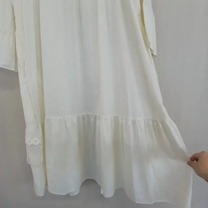 [SOLD OUT] 울랄라 흰색 레이스 장식 로브 가운