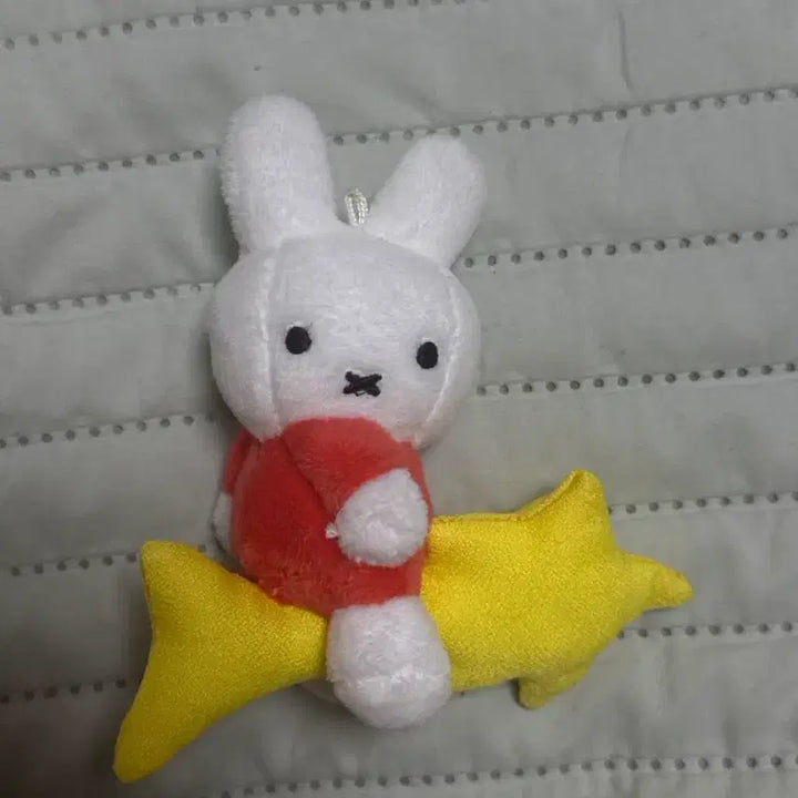 [BUNJANG] Miffy Star-Shaped Mini Doll Keyring / 미피 별똥별 타고 있는 미니인형 키링 달수있음