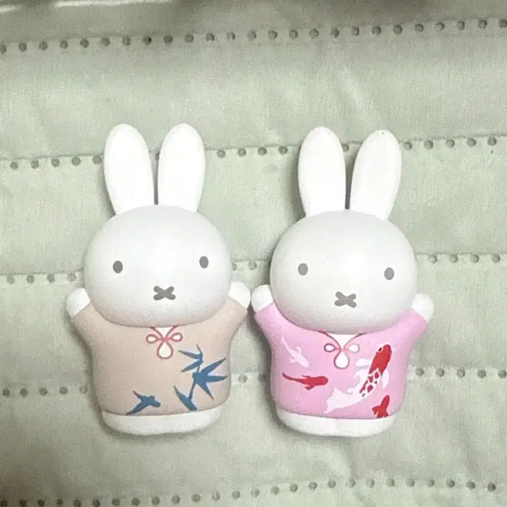 [BUNJANG] Miffy Figure Set / 손 들고 있는 미피 피규어 둘